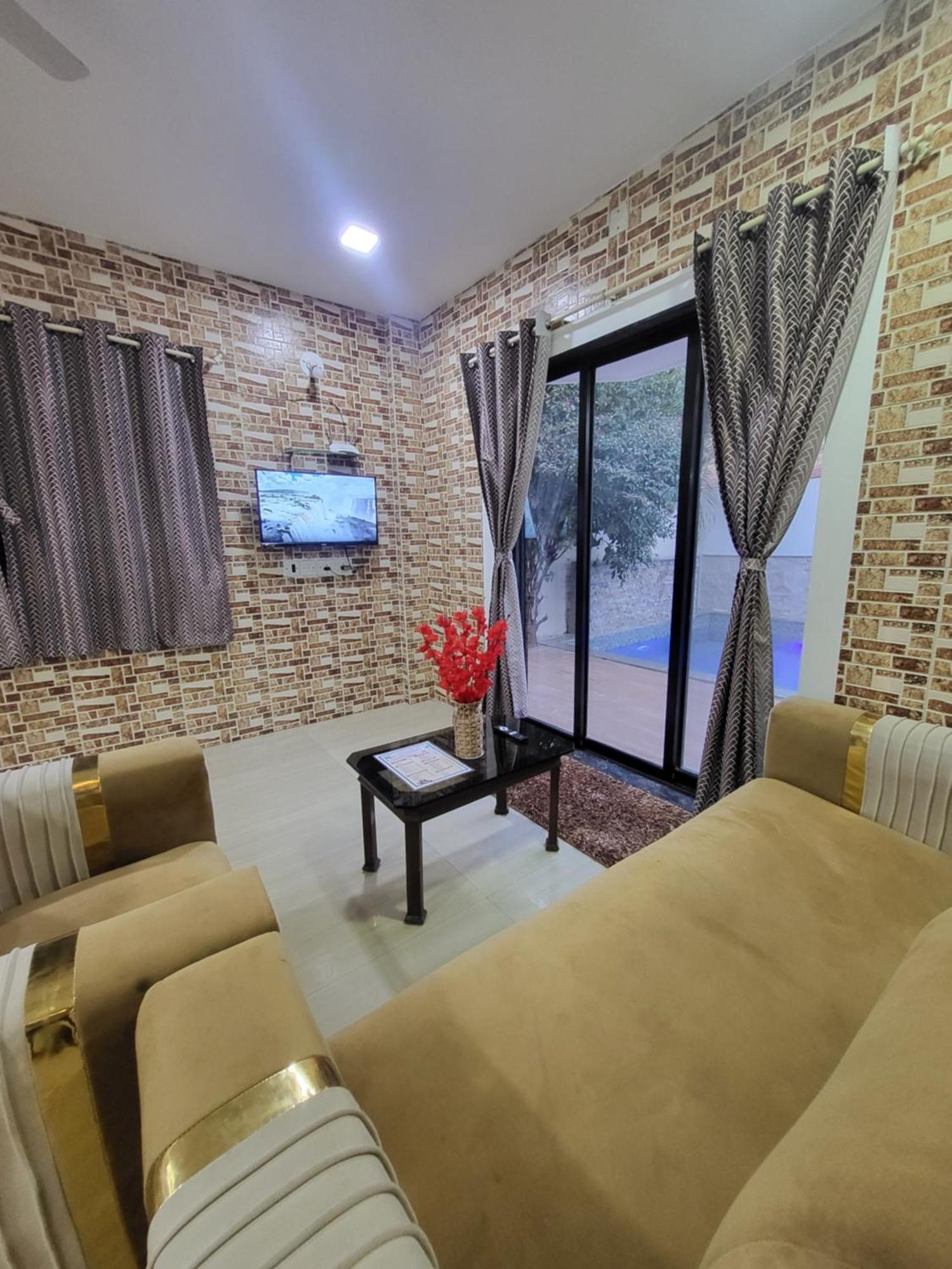 The Perfect Stays Para Disco Big Pool Cricket Turf Villa Lonavala Extérieur photo