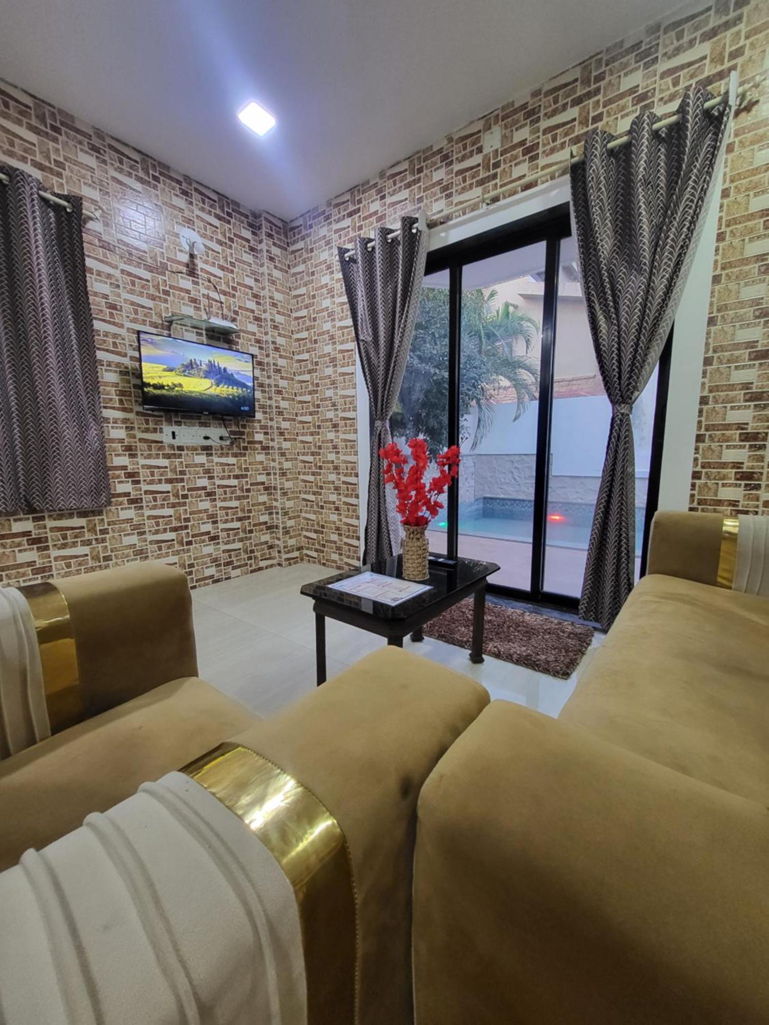The Perfect Stays Para Disco Big Pool Cricket Turf Villa Lonavala Extérieur photo